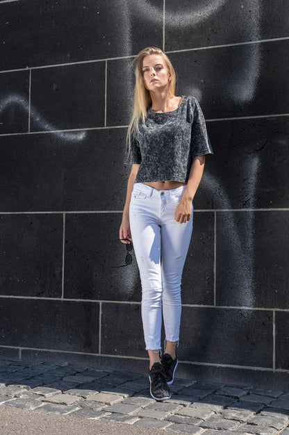 Women's acid washed cropped tee