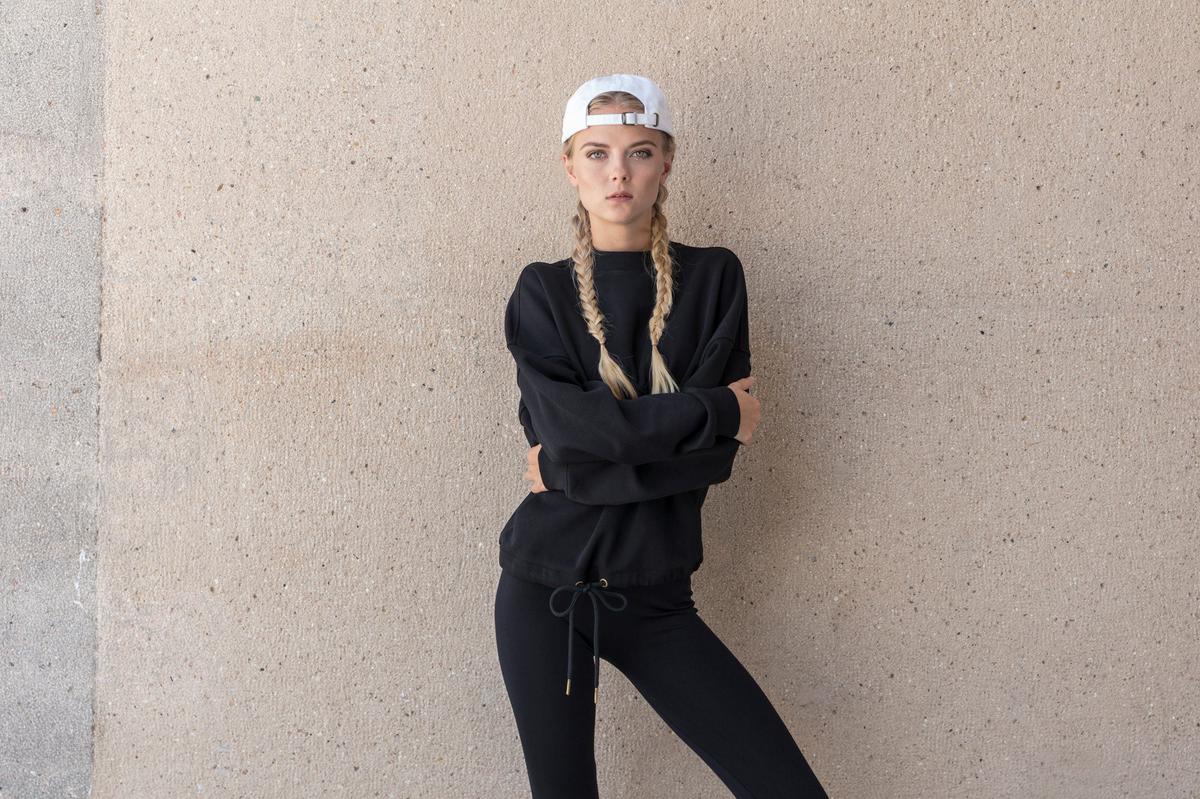 Women's oversize crew neck