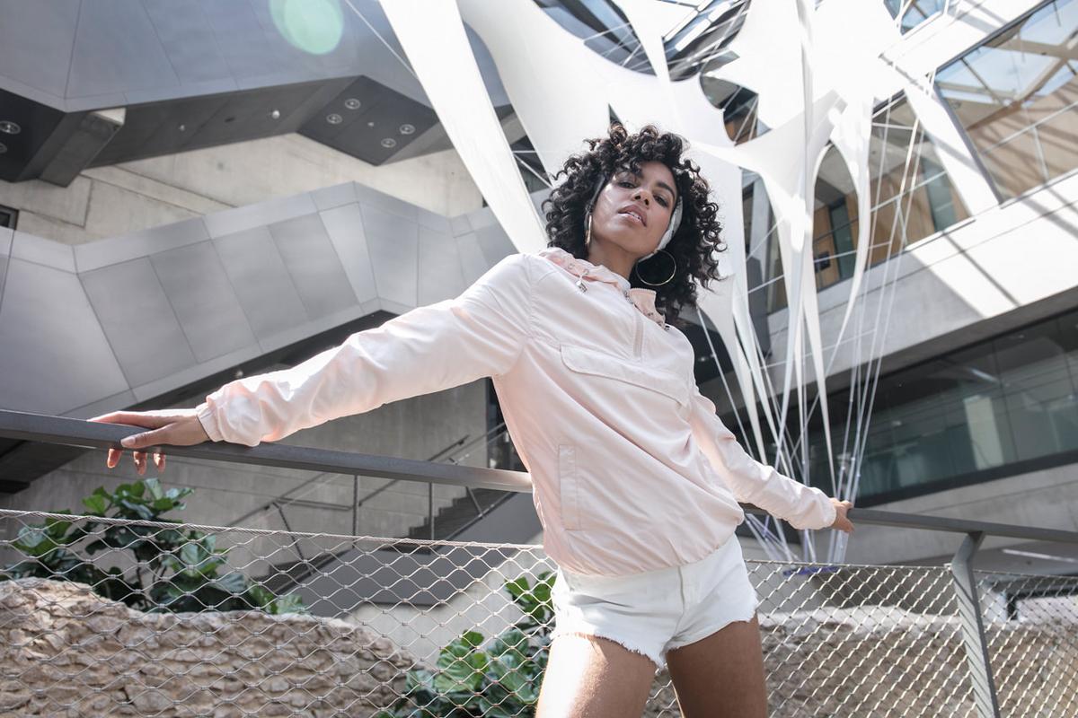 Women's basic pullover jacket